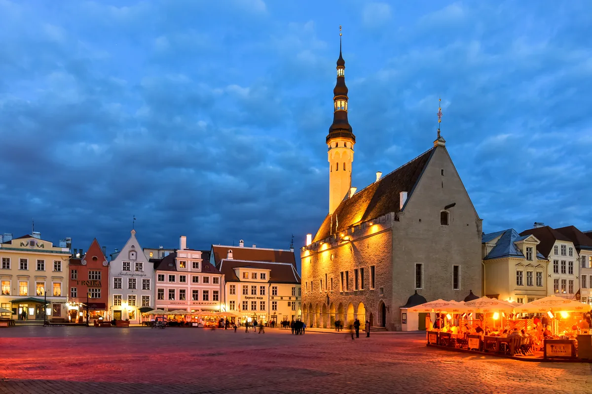 Tallinn Bicycle Sightseeing Tour including Kadriorg Palace, Song Festival Grounds and Communism Memorial