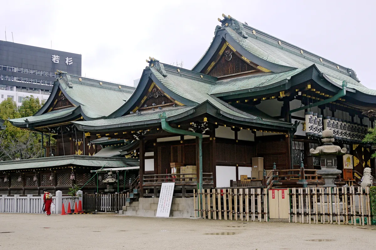 Osaka 5-Hour Bike Tour to Osaka Castle and Neighborhood