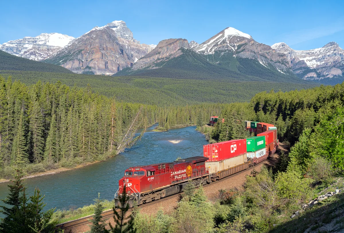 Private Customizable Banff Tour Including Lake Louise, Moraine Lake and 6 More Sights