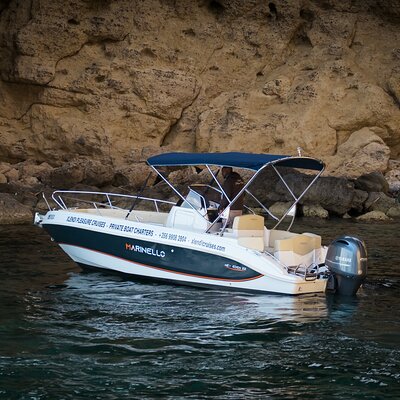 Explore Comino, Blue Lagoon & Caves - Private speed boat