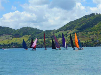 Full-Day Boat Tour of 5 Islands to Ile Aux Cerfs with Lunch and Transfers