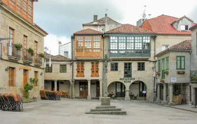 Rías Baixas Excursion with Winery Visit and Optional Mussel Boat from Santiago de Compostela