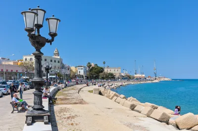 Polignano a Mare 90-Minute Boat Tour with Sea Caves, Snorkeling, and Aperitif