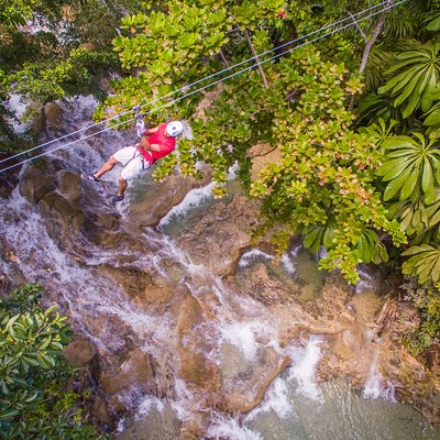Dunn's River Falls and Zipline (Over the Falls) Adventure Tour from Ocho Rios