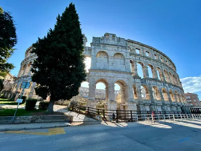 Pula 3-Hour Small-Group Bike Tour: Twin Gates, Sea Cave, Cliff Jumping