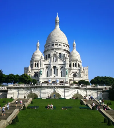 Montmartre Private Food Tour in Paris with Cheese, Wine, Pastries and More
