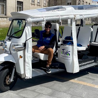 Discover Coruña 1 hour Private Tour in Tuk tuk