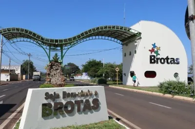 Brotas Zipline Mega Tour with 2km Forest Trail and Cachoeira Cristal Visit