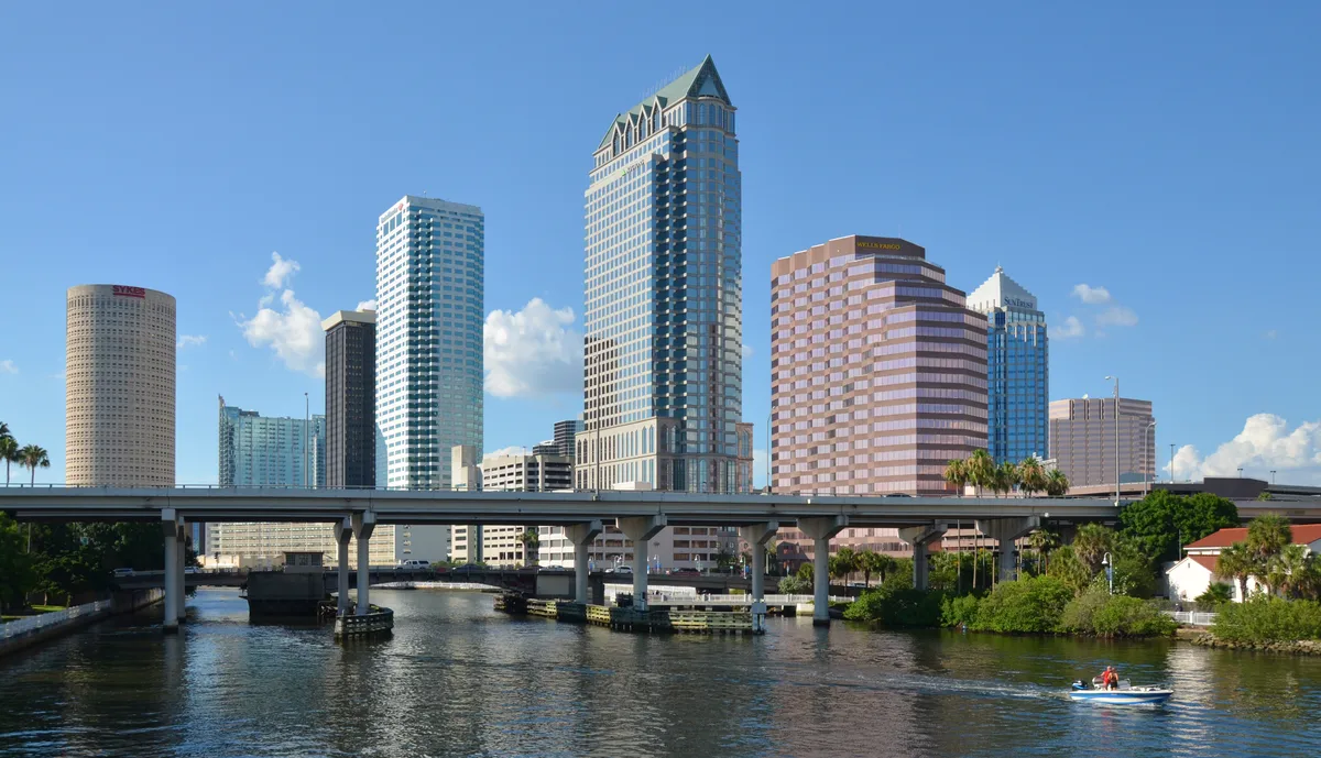Tampa Celebrity Homes Boat Tour with Davis Islands in Tampa Bay
