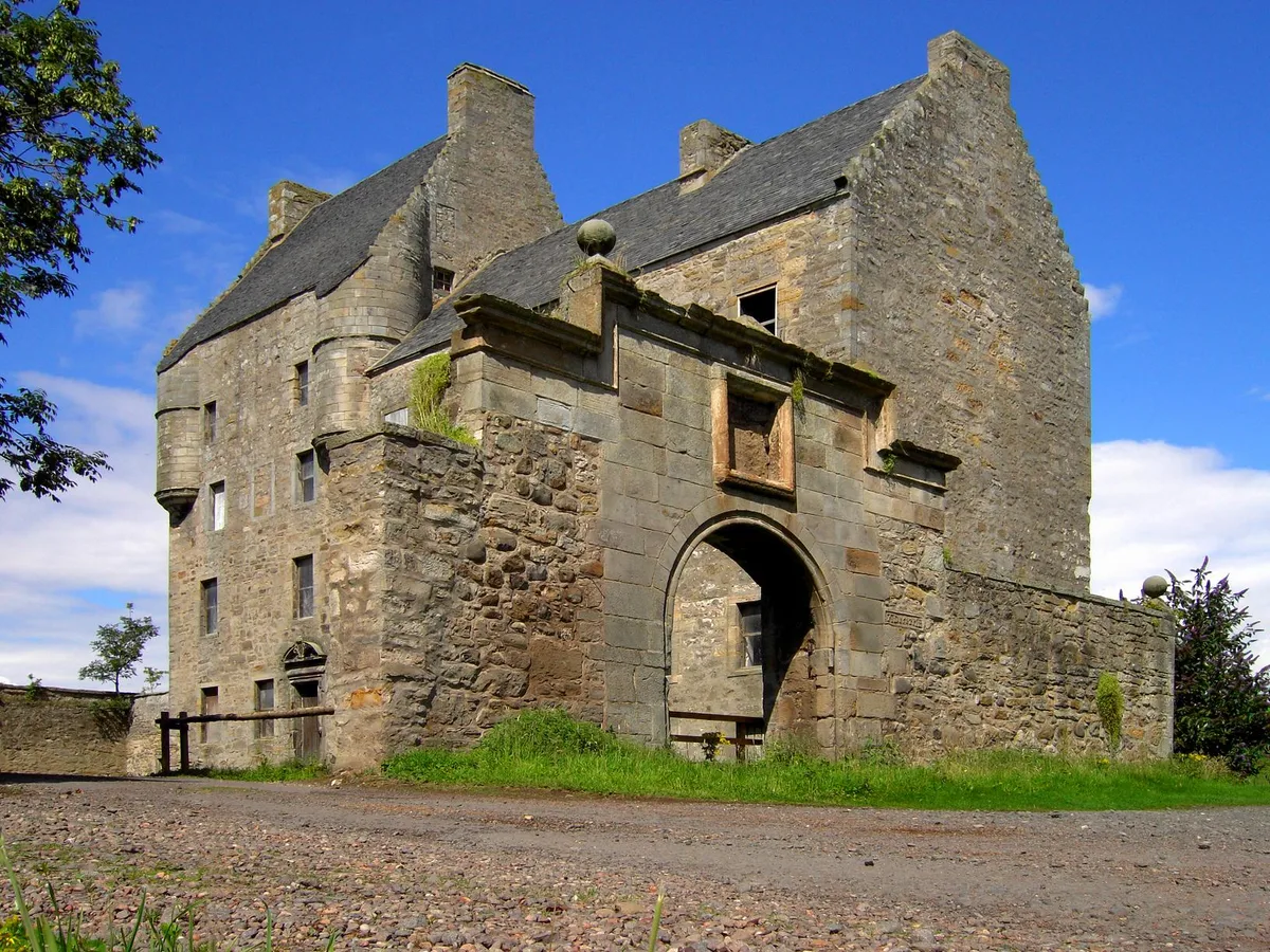 Outlander Locations Day Trip from Edinburgh with Doune & Blackness Castle Admissions