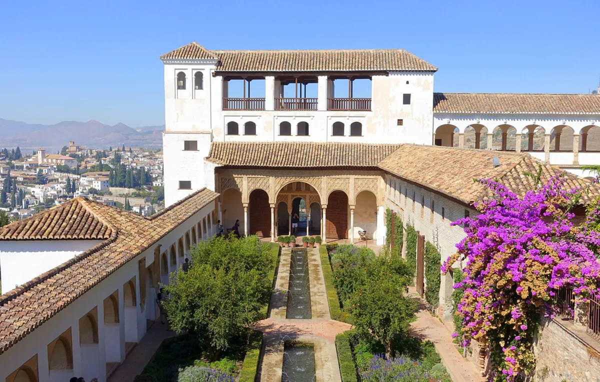 Alhambra and Generalife Guided Tour with Nasrid Palaces