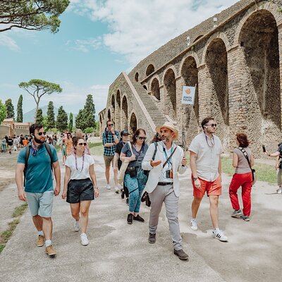 Pompeii in 2 Hours with Archaeologist & Amphitheatre Visit