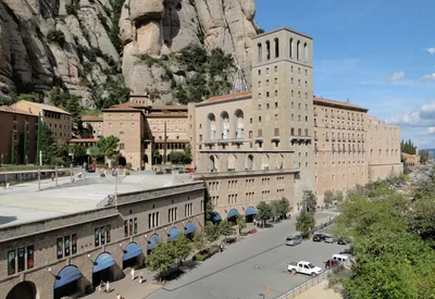 Montserrat Monastery and Wine Full-Day Bus Tour from Barcelona