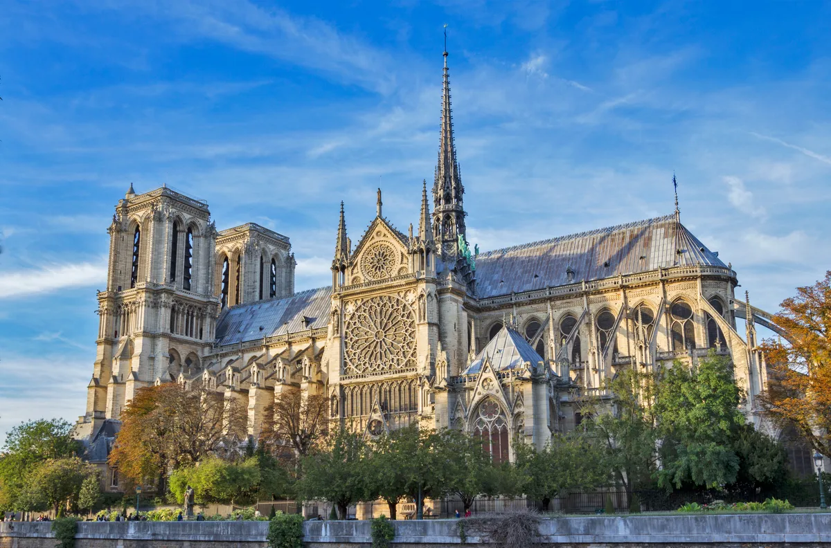 Paris Small-Group Guided Walking Tour of Notre-Dame Cathedral Interior and Île de la Cité