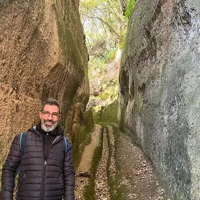 Pitigliano in the footstep of the Etruscan: Hike and wine tasting