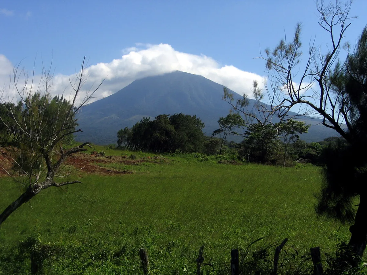 La Leona Waterfall Hike Adventure (Private Tour) near Rincon de la Vieja Volcano