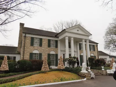 Elvis Presley's Childhood Home Sightseeing Day Trip from Memphis to Tupelo