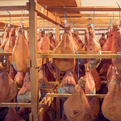 Pierre IBAIALDE: Guided Tour Ham Workshop, tasting