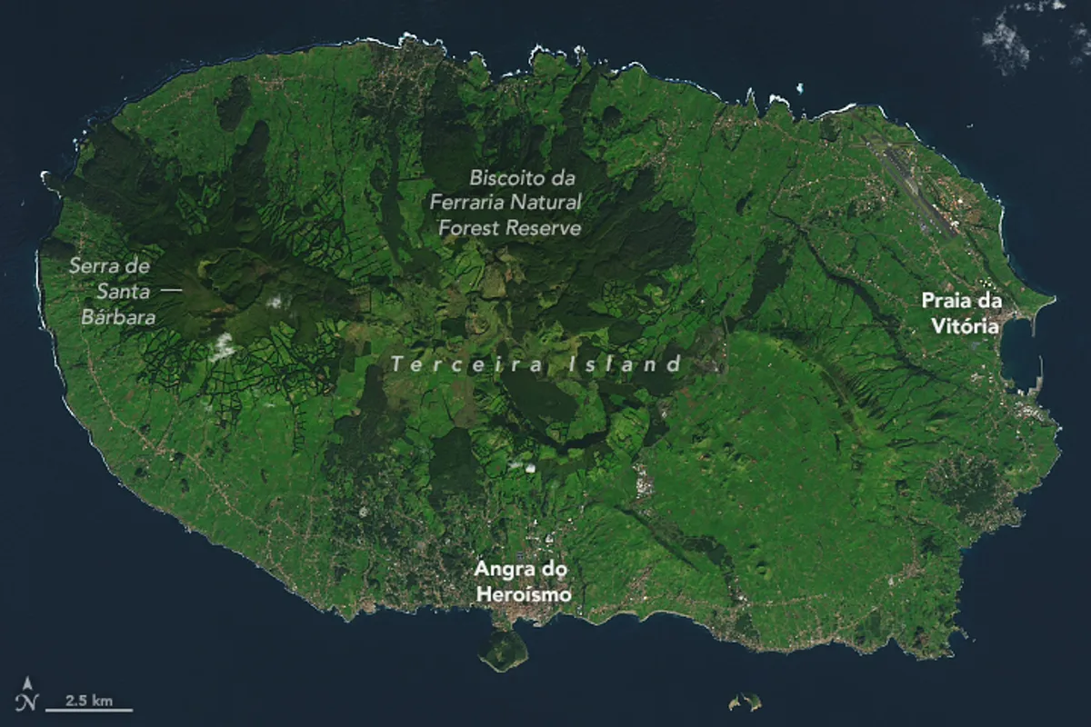 Terceira Island Highlights Tour with Lunch and Hotel Pickup in Azores