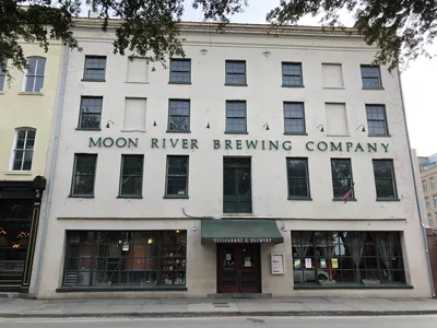 Savannah Supernatural Haunted Walking Tour with Guide Jodie in Historic Downtown