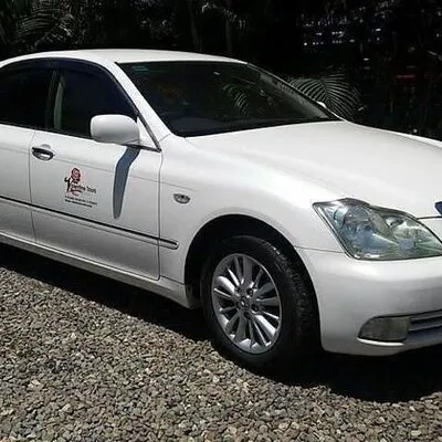 Private Camry/Mini Van Transfer: Denarau Hotels to Nadi Airport