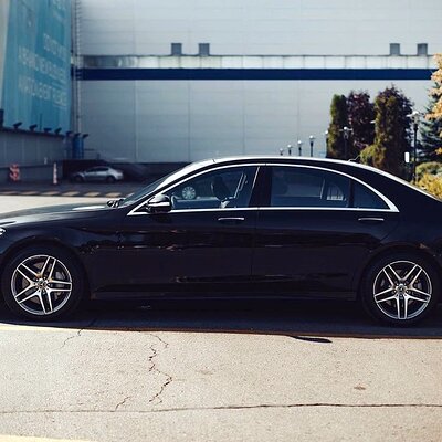 Private Transfer: Milan to Malpensa Airport MXP in Business Car