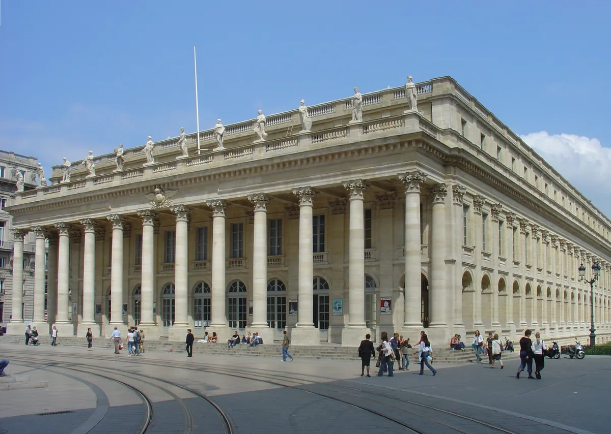 Bordeaux Walking Tour: Grand Theatre, Basilica San Miguel & Water Mirror