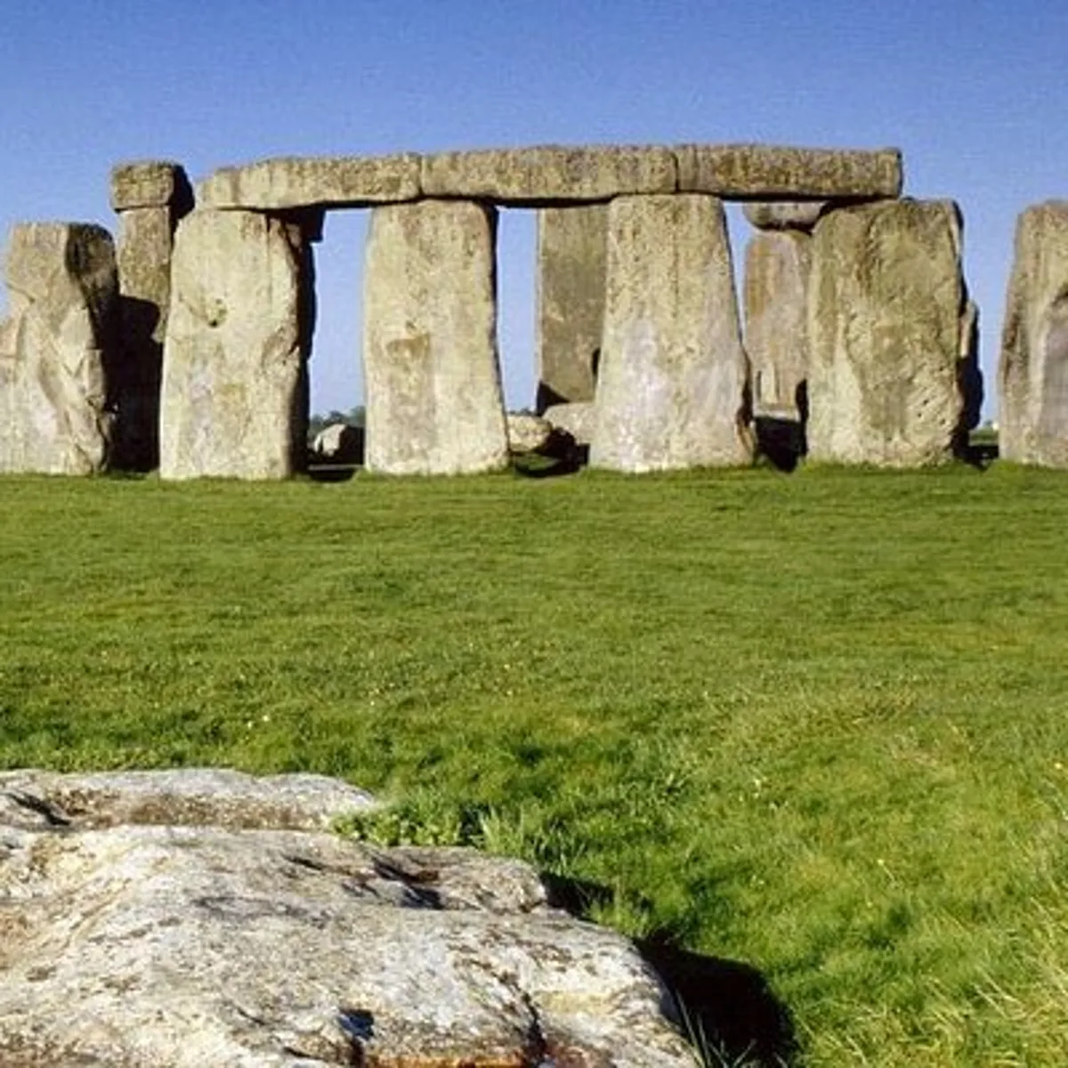 Small-Group Day Trip to Stonehenge, Glastonbury, and Avebury from London