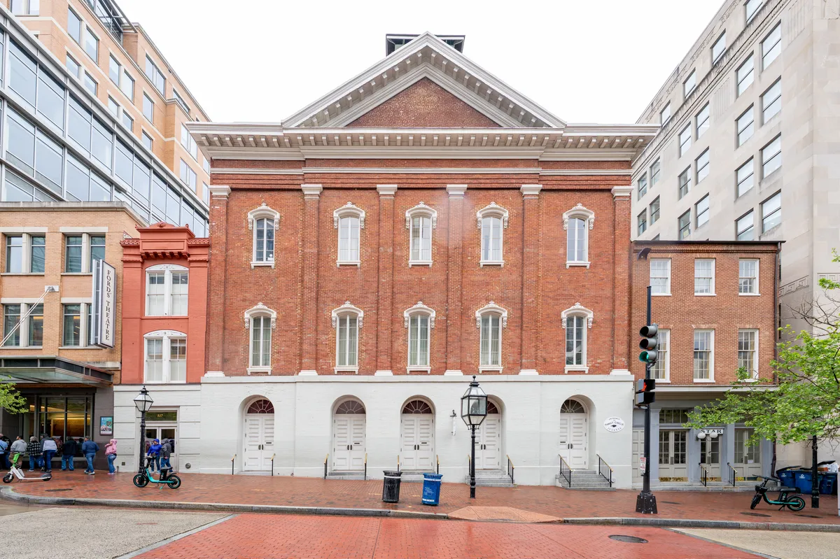 Washington DC 4-Hour Guided Small Group Day Tour of 10 Iconic Landmarks