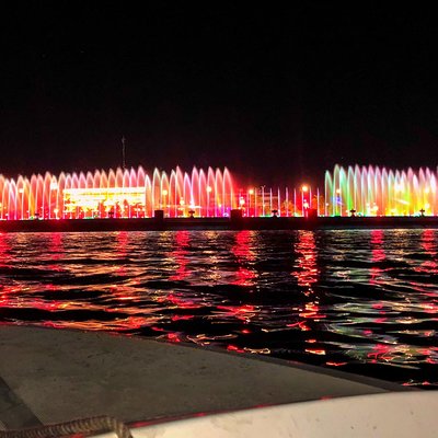 Private boat tour to the marine fountains