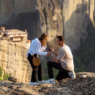 Private Meteora Photo Shoot with a Professional Photographer