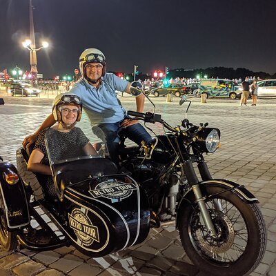 Private tour of Bordeaux at night in a sidecar