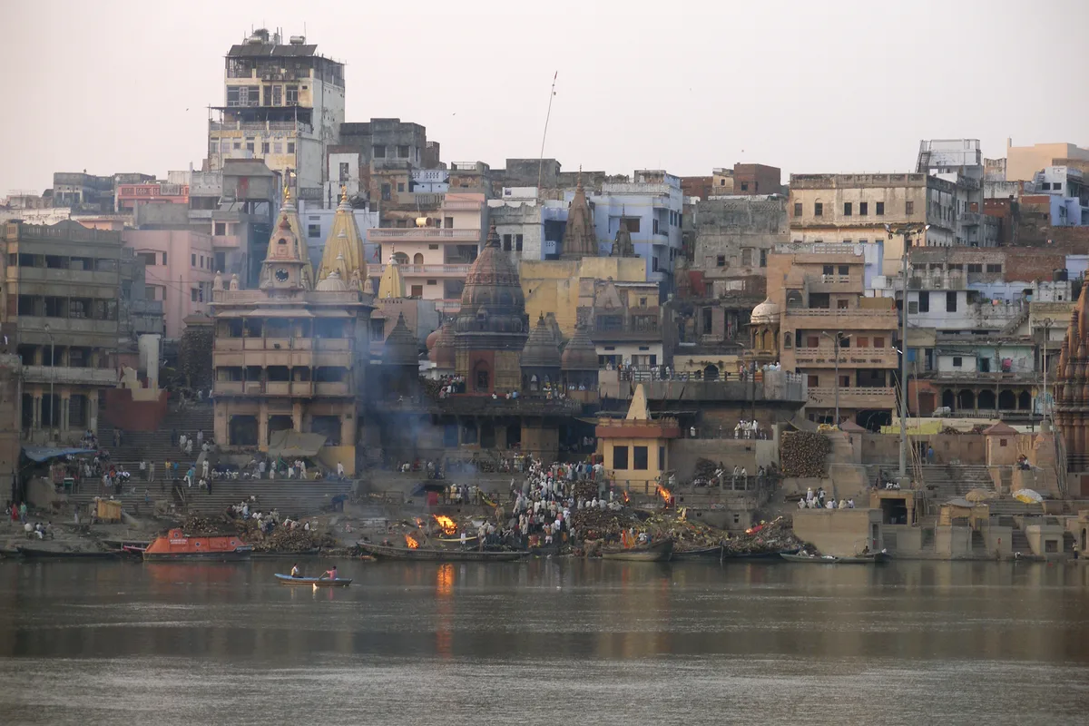 Varanasi 3-Hour Guided Tour: Vibrant Tradition with Dashaswamedh Ghat, Vishalakshi & Nepali Temples, Manikarnika Ghat