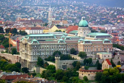Budapest 2-Hour Dinner Cruise with 4-Course Meal and City Lights