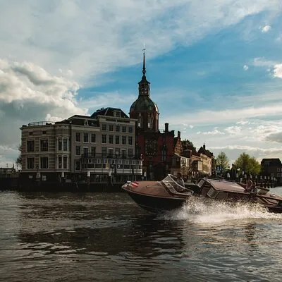 Shared Guided Walking & Boat Tour Through Historical Dordrecht