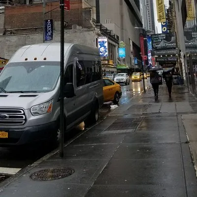 Private Transfer from JFK Airport to NYC Hotels every hour.