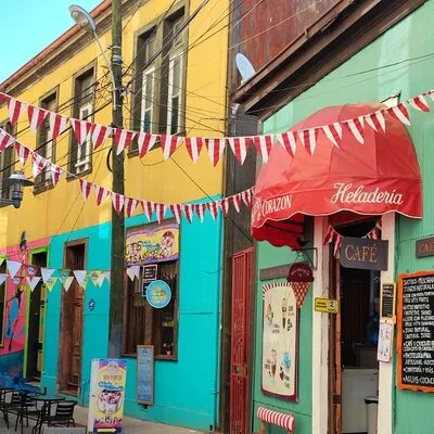 2 Hour Walking Tour in Valparaiso