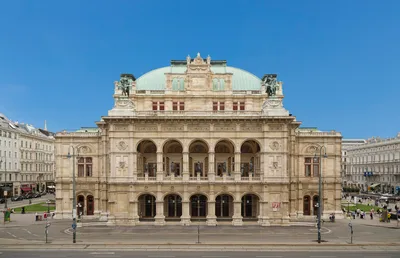 Vienna 3.5-Hour Historical City Bus Tour Including Skip-the-Line Schönbrunn Palace Guided Visit