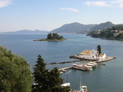 Corfu Private Yacht Cruise with Snorkeling, Drinks, and Snacks