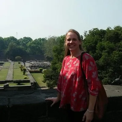 Immersive walking tour in Pune for cultural immersion with guide