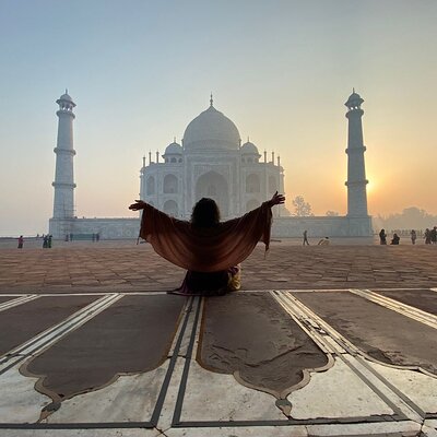 Taj mahal skip the line and luxury tour