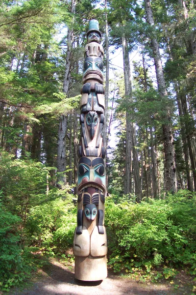 Sitka 2.5-Hour Scenic Tour: Alaska Raptor Center, Fortress of the Bears & Sitka National Historical Park