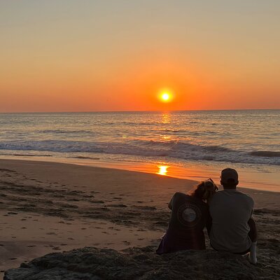 Sunset Hike to a secluded Beach + sushi roll + drinks