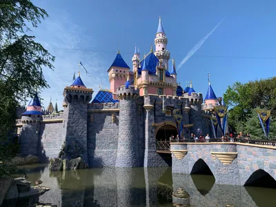 Anaheim Small-Group Day Tour to Los Angeles: Hollywood, Beverly Hills, Beaches & Film Sites