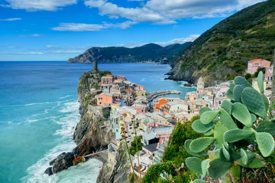Cinque Terre 3-Hour Sunset Boat Tour with Swim and Aperitif