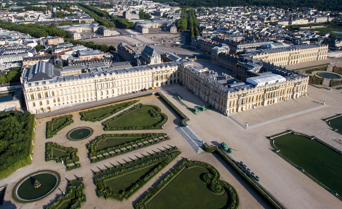 Versailles Full-Day Coach Tour and Shuttle from Paris