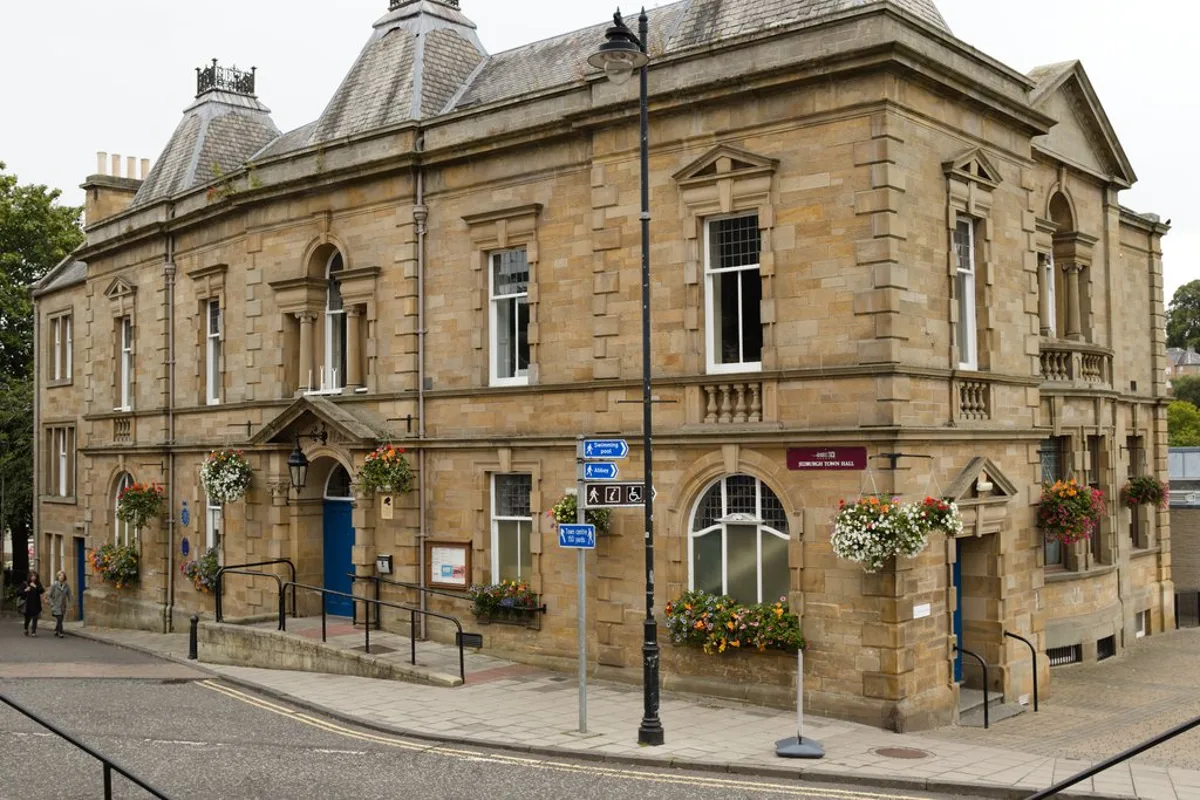 Hadrian's Wall & The Borders Day Tour from Edinburgh with Vindolanda Admission