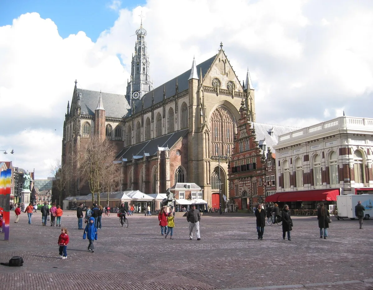 Haarlem Open-Boat Canal Cruise with Live Guide on Electric Boat
