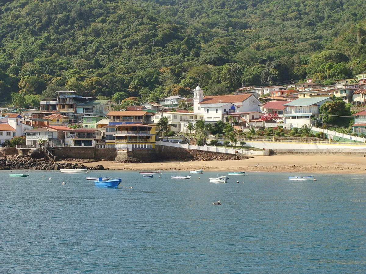 8-hour All-Inclusive Catamaran Tour to Isla Taboga from Panama City