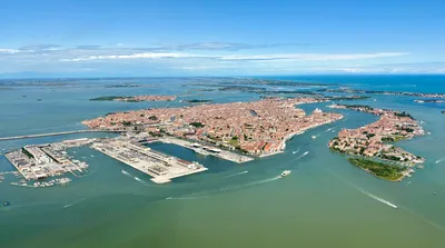 Venice Walking Tour with 30-Minute Gondola Ride from Piazza San Marco to Rialto Bridge